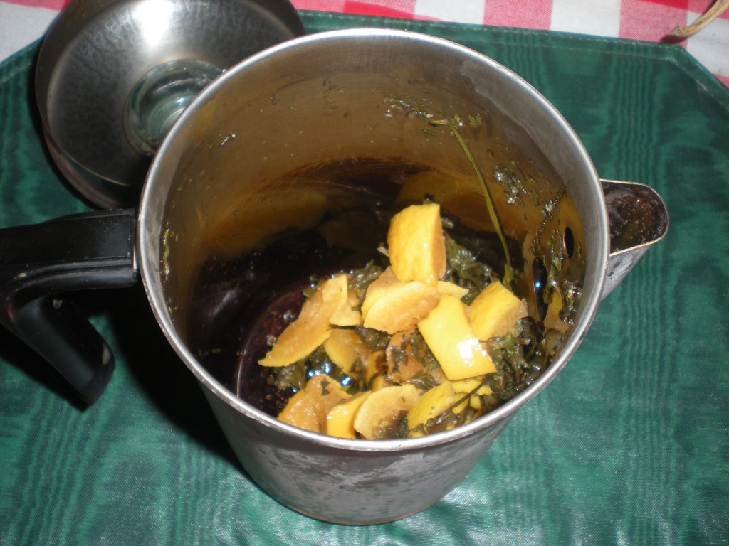 Boiled grapefruit skins and peppermint. Boiled grapefruit skins and peppermint.
