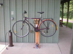 My Cignal Rialto commuter bicycle on bike stand at Sunside Trailhead of Western Reserve Greenway Rail-Trail in Trumbull County Ohio MetroParks | July 2025.